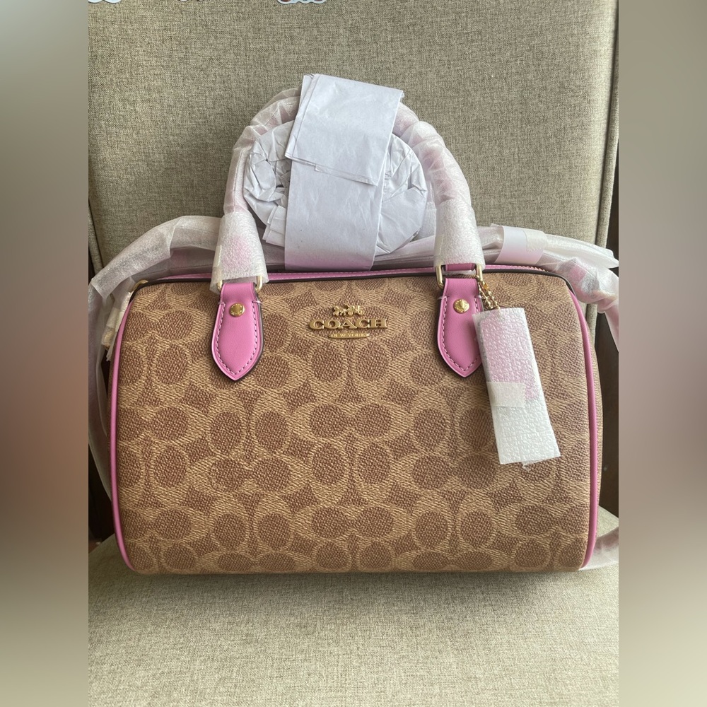 NWT！COACH ROWAN SATCHEL BAG IN SIGNATURE CANVAS (COACH CV961)
IM/TAN/FUSCHIA